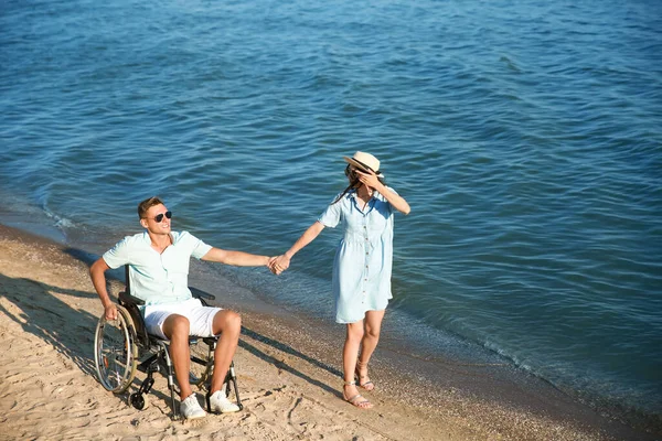 Happy Man Physical Disability His Girlfriend Sea Resort — стоковое фото