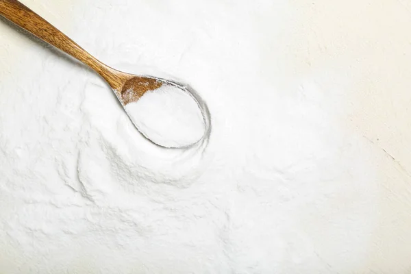 Pile Baking Soda Spoon White Wooden Background Closeup — Stock Photo, Image