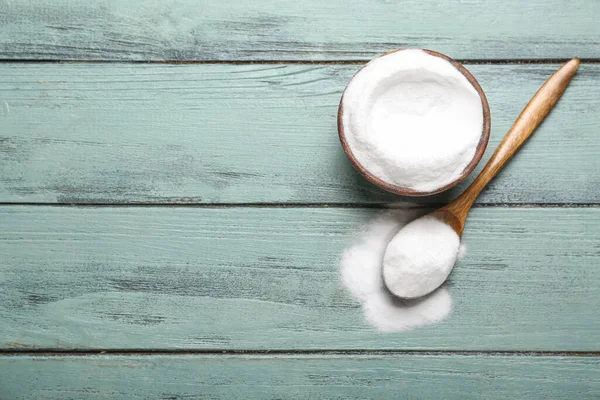 Bowl Spoon Baking Soda Color Wooden Background — Foto de Stock