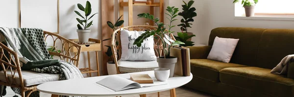 现代客厅内饰舒适的沙发 扶手椅和桌子 设计横幅 — 图库照片