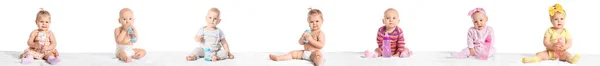 Conjunto Bebês Bonitos Com Garrafas Isoladas Branco — Fotografia de Stock
