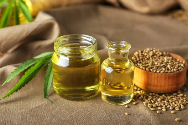 Masada kenevir yağı ve tohum şişeleri