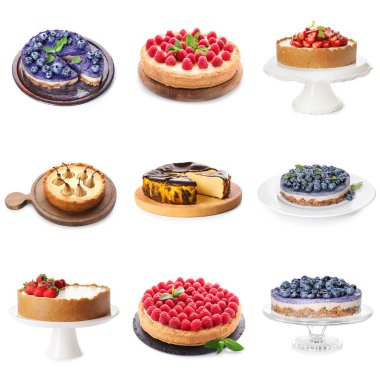 Beyaz arka planda leziz peynirli kekler.