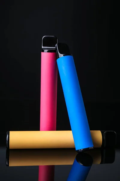 Different Disposable Electronic Cigarettes Dark Background — Stock Photo, Image