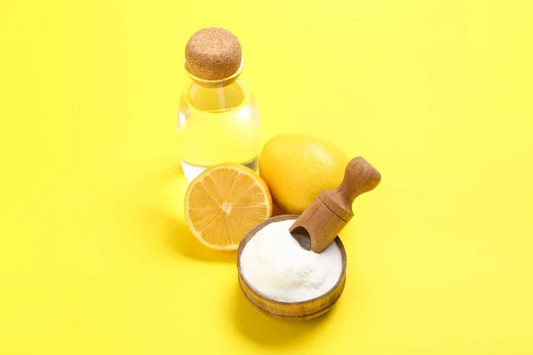 Bottle Water Ripe Lemon Bowl Baking Soda Yellow Background — Foto de Stock