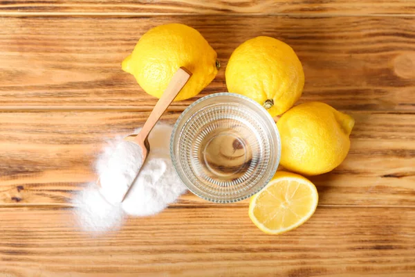 Scoop Baking Soda Glass Water Ripe Lemons Wooden Background —  Fotos de Stock
