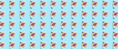 Masaj sabunu ve açık mavi arka planda çiçekler. Tasarım için desen