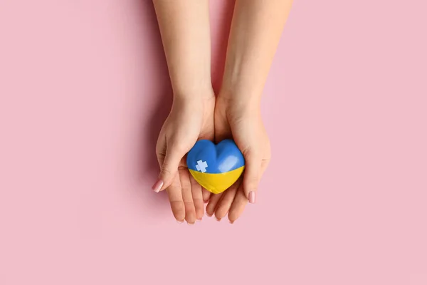 Female Hands Holding Heart Colors Ukrainian Flag Pink Background — Fotografia de Stock
