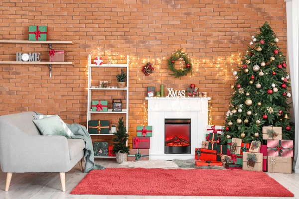 Beautiful Living Room Fireplace Fir Tree Gifts Red Carpet Christmas — Fotografia de Stock