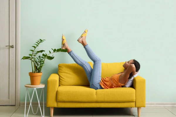 African American Teenage Girl Relaxing Sofa Living Room — Stock Photo, Image