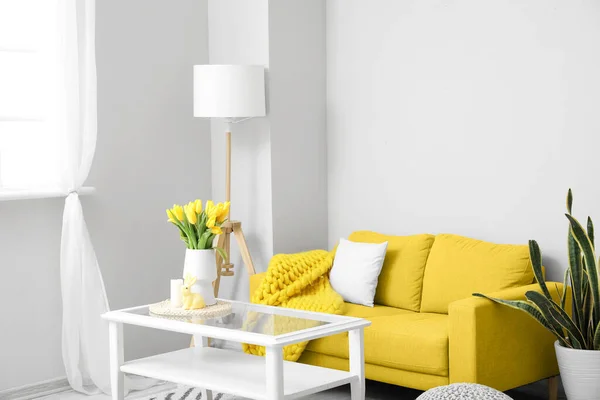 Interior Modern Living Room Yellow Sofa Easter Decor — Stock Photo, Image