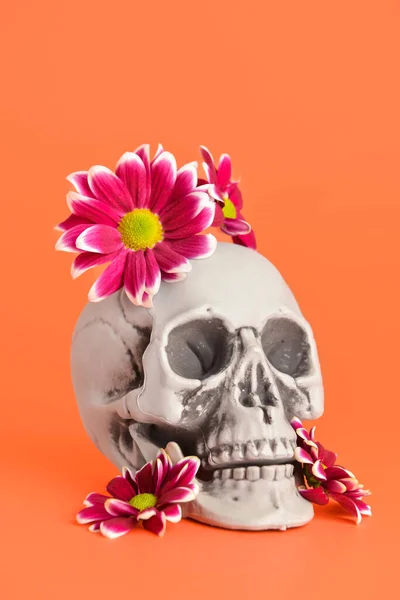 Human Skull Beautiful Flowers Color Background — Stock Photo, Image