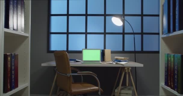 Ноутбук Порожнім Екраном Робочому Місці Домашній Бібліотеці Стокове Відео 