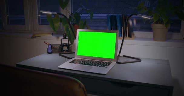 Laptop Blank Screen Table Night — Stock Video