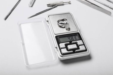 Hafif arkaplanlı mücevher pulları