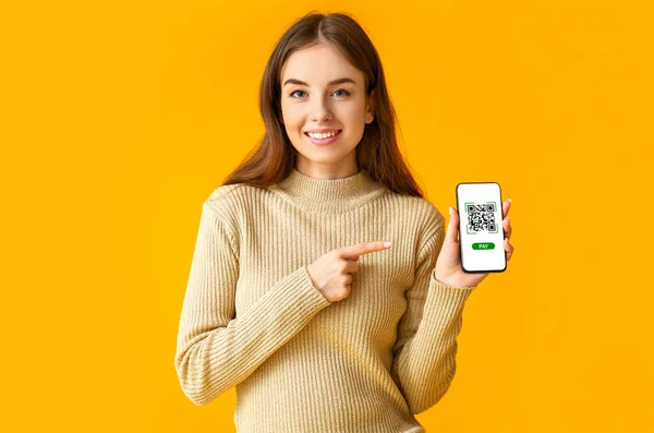 Beautiful Young Woman Holding Smartphone Code Screen Orange Background — Stock Photo, Image