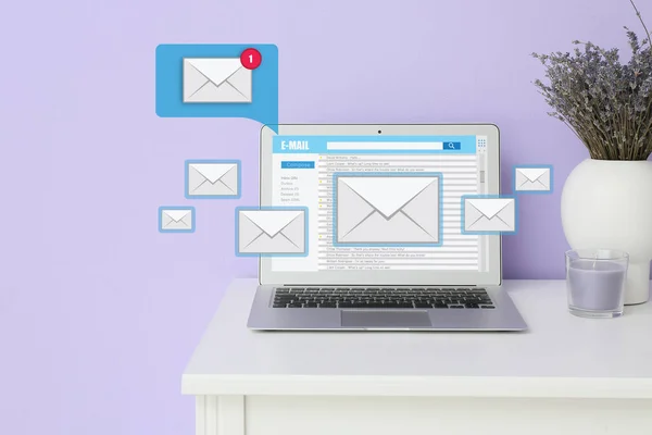 Modern Laptop Symbols New Unread Messages Screen Workplace Lilac Wall — Stock Photo, Image