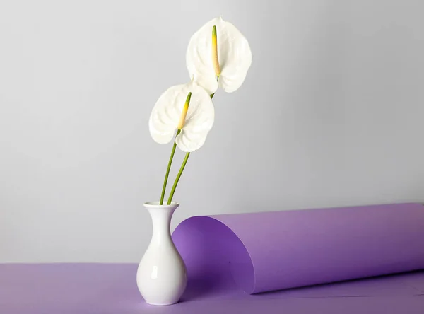 Vase Avec Belles Fleurs Anthurium Sur Table — Photo