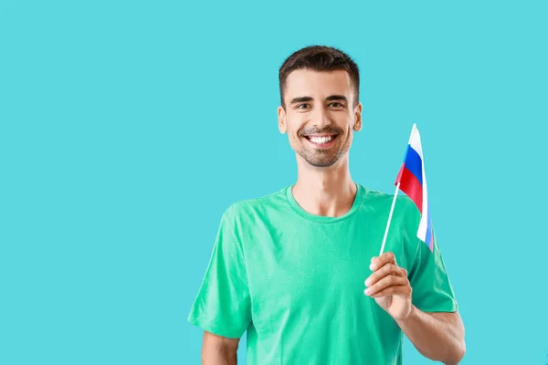 Felice Giovane Uomo Con Bandiera Nazionale Della Russia Sfondo Colori — Foto Stock