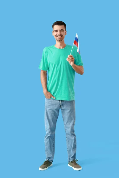 Joven Feliz Con Bandera Nacional Rusia Sobre Fondo Color — Foto de Stock