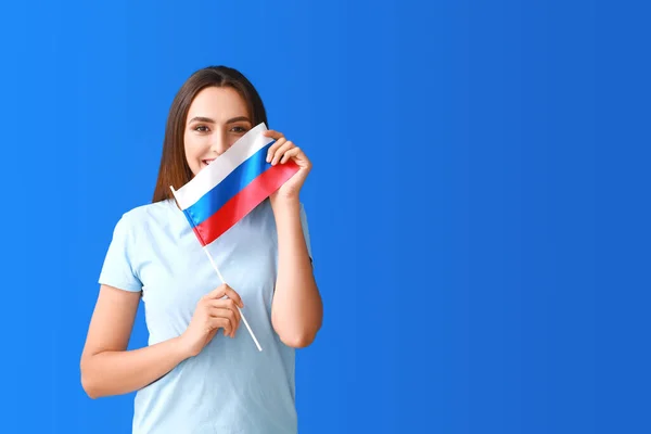 Giovane Donna Con Bandiera Nazionale Della Russia Sfondo Colori — Foto Stock