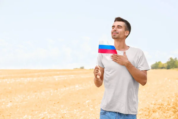 Jongeman Met Nationale Vlag Van Rusland Buiten — Stockfoto