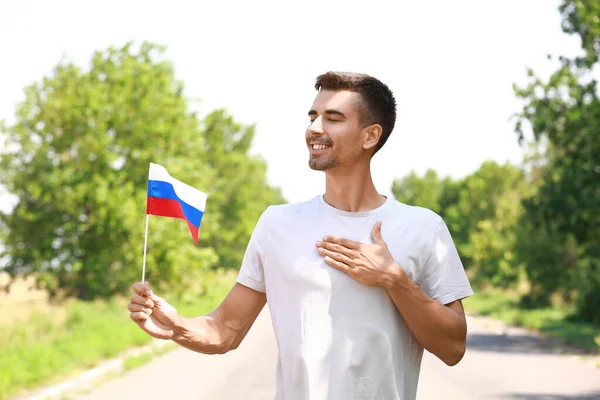 Joven Feliz Con Bandera Nacional Rusia Aire Libre —  Fotos de Stock