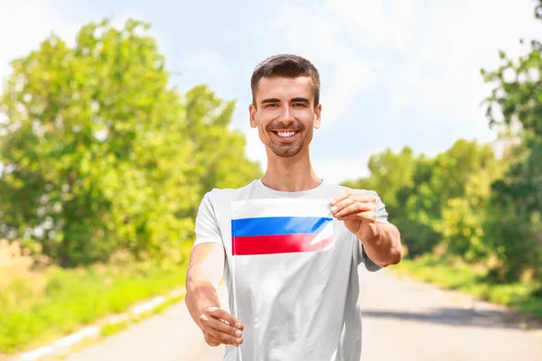 Gelukkige Jongeman Met Nationale Vlag Van Rusland Buiten — Stockfoto