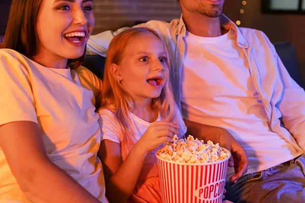 Happy Family Popcorn Watching Movie Home Evening — Stock Photo, Image