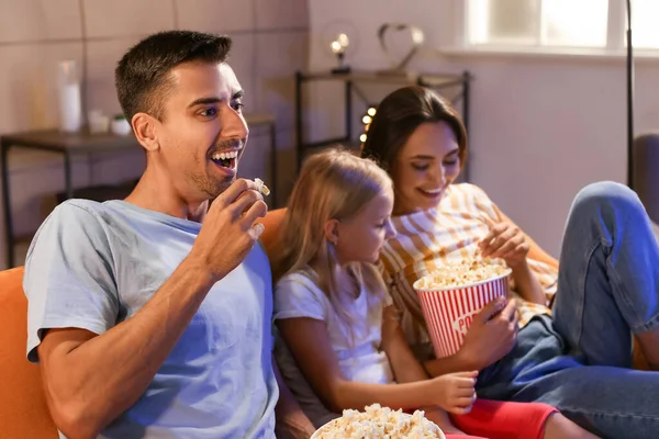 Happy Family Popcorn Watching Movie Home Evening — Stockfoto