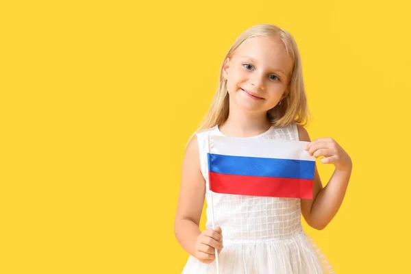 Rusya Bayrağı Renginde Şirin Küçük Bir Kız — Stok fotoğraf
