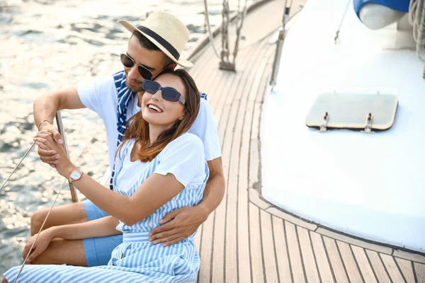 Happy Young Couple Resting Yacht — Stok fotoğraf