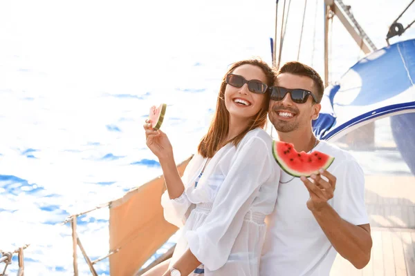 Happy Young Couple Resting Yacht — Stockfoto