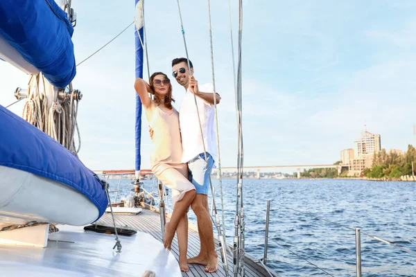 Happy Young Couple Resting Yacht — Stockfoto