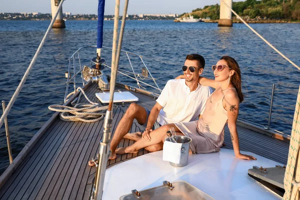 Happy Young Couple Resting Yacht — Stockfoto