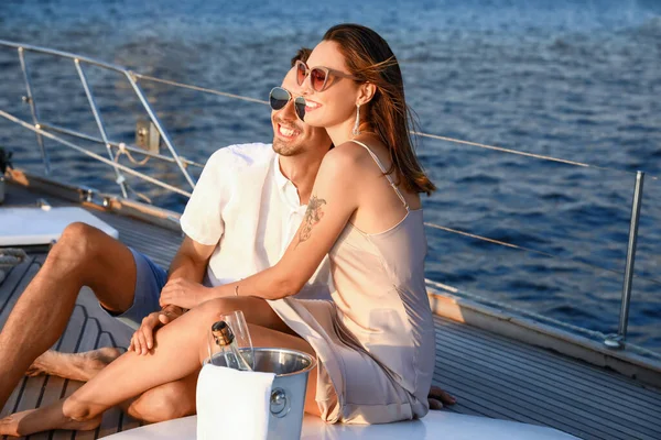 Happy Young Couple Resting Yacht — Foto de Stock