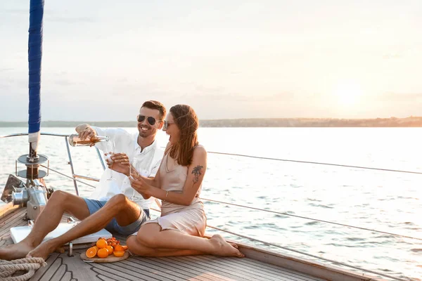 Happy Young Couple Resting Yacht — Stok fotoğraf