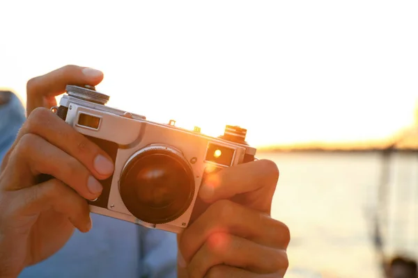 Hands Young Man Vintage Photo Camera Sunny Day — Stock Photo, Image