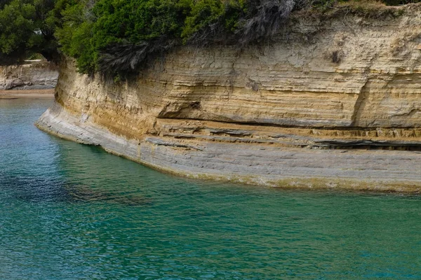 Deniz kıyısındaki güzel uçurum manzarası