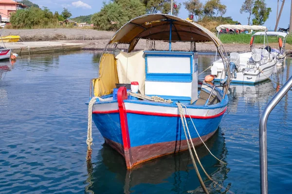 Oude Vissersboot Aangemeerd Zee Resort — Stockfoto