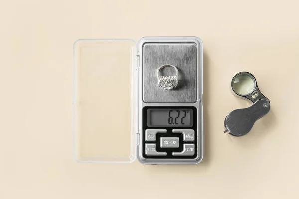 Jewelry Scales Ring Magnifying Glass Beige Background — Zdjęcie stockowe