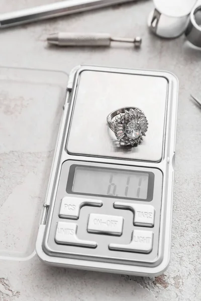 Hafif arkaplanlı mücevher pulları