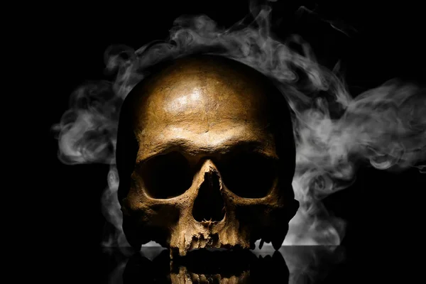 Crânio Humano Fumaça Fundo Preto — Fotografia de Stock