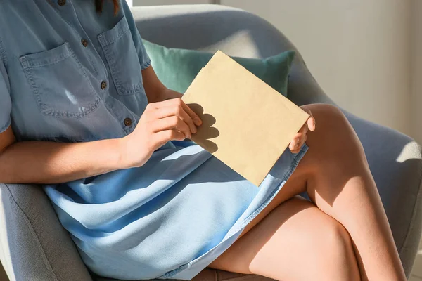 Young Woman Envelope Home — Stock Photo, Image