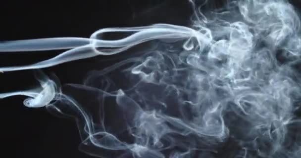 Humo Blanco Sobre Fondo Oscuro Primer Plano — Vídeo de stock