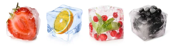 Frutos Congelados Cubos Gelo Sobre Fundo Branco — Fotografia de Stock