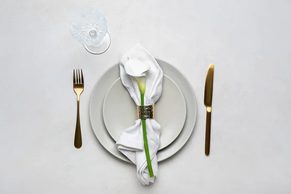 Beautiful Table Setting Calla Lily Light Background — Zdjęcie stockowe