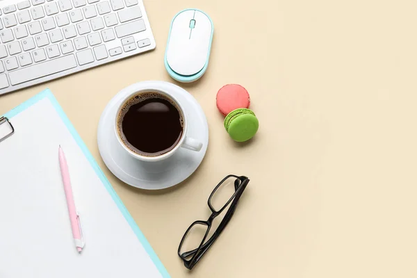 Composition Cup Coffee Keyboard Eyeglasses Clipboard Color Background Closeup — Stock Fotó