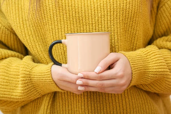 Woman Holding Ceramic Mug Closeup — Fotografia de Stock