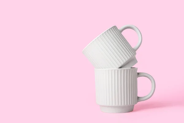 Керамические Чашки Розовом Фоне — стоковое фото